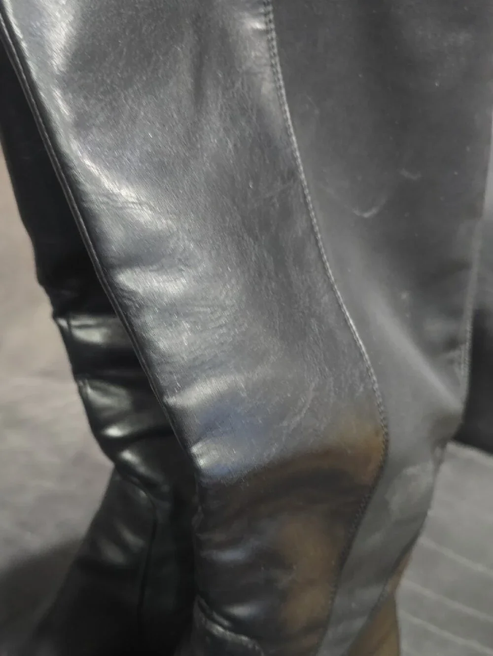 easy street sleek black